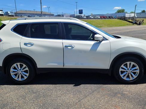 Used 2015 Nissan Rogue SV w/ SV Premium Package FWD image 14