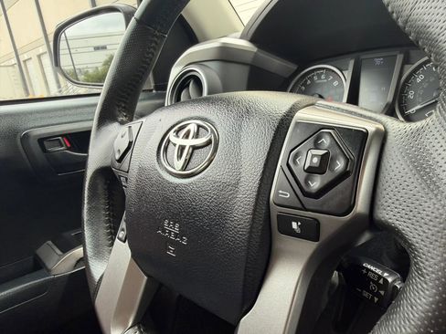 Used 2017 Toyota Tacoma SR5 w/ Tow Package RWD image 27