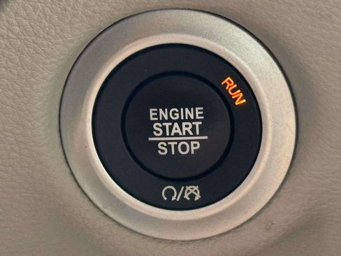 Used 2019 Chrysler Pacifica Limited FWD image 24