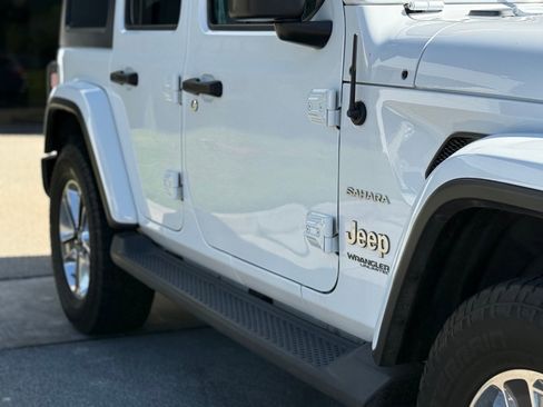 Used 2020 Jeep Wrangler Unlimited Sahara image 10