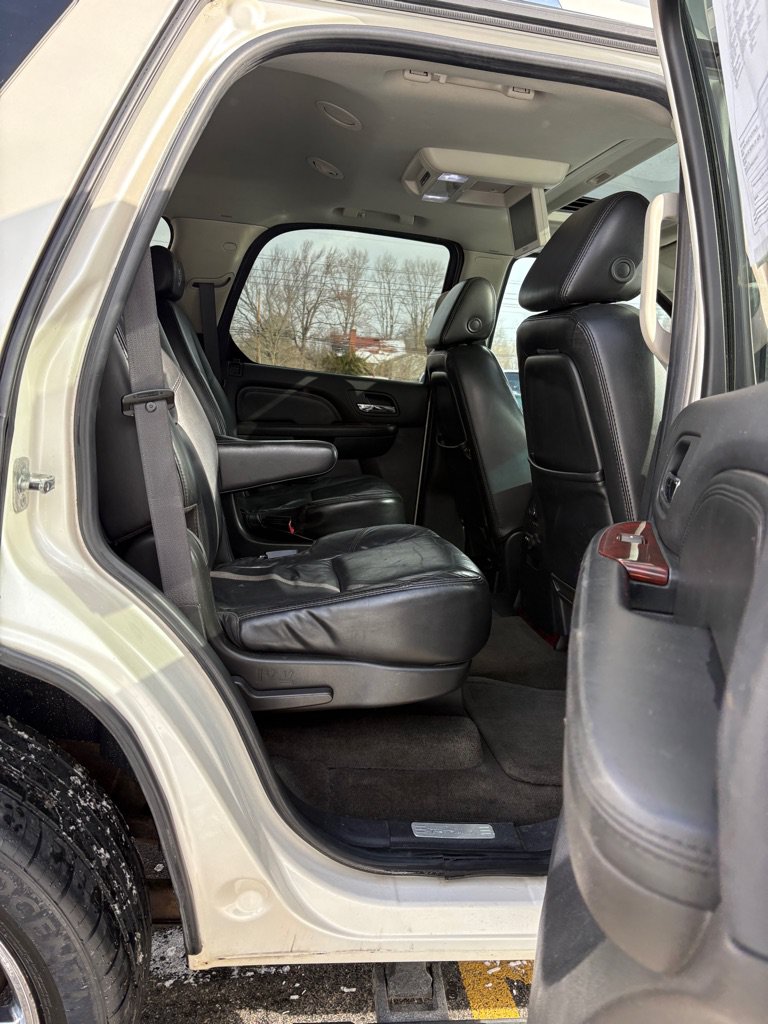 Used 2007 Cadillac Escalade AWD w/ Information Package image 12