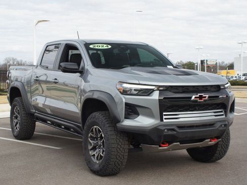 Used 2024 Chevrolet Colorado ZR2 w/ ZR2 Convenience Package III image 2