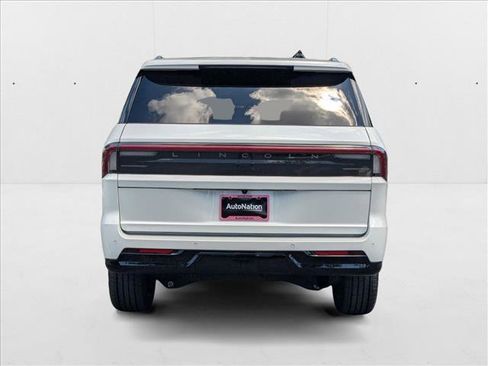 New 2025 Lincoln Navigator Reserve image 7