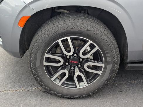 Used 2022 GMC Yukon XL AT4 AWD/4WD image 30