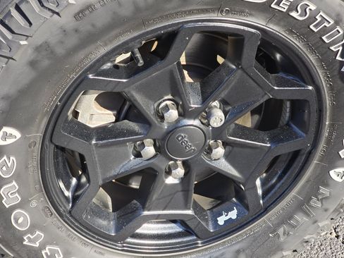 Used 2022 Jeep Gladiator Sport image 19