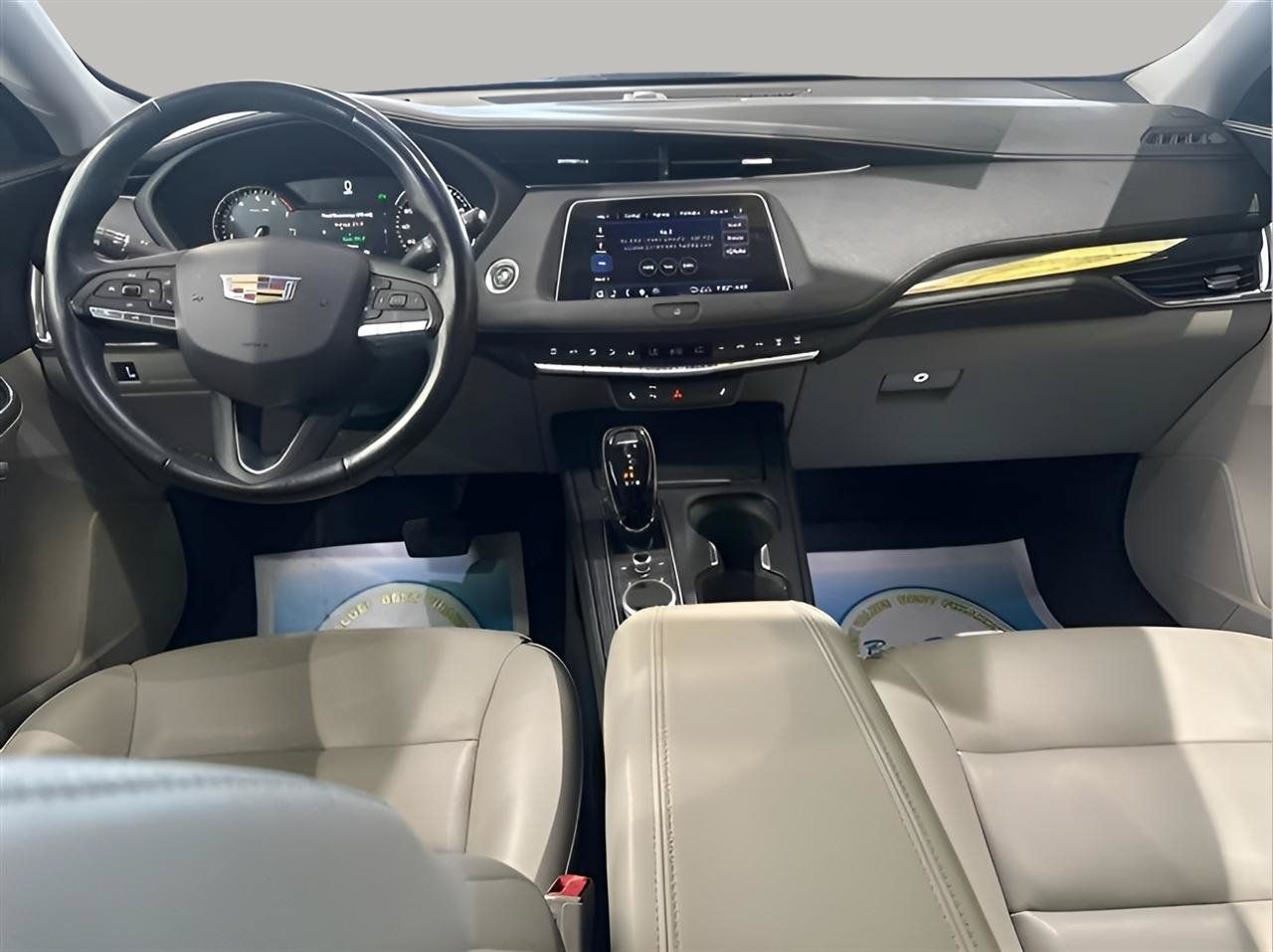 Used 2020 Cadillac XT4 Luxury w/ Cold Weather Package AWD/4WD image 13