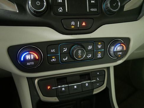 Used 2024 GMC Terrain Denali w/ Denali Premium Package image 27