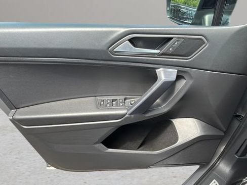Used 2021 Volkswagen Tiguan SE R-Line FWD image 17