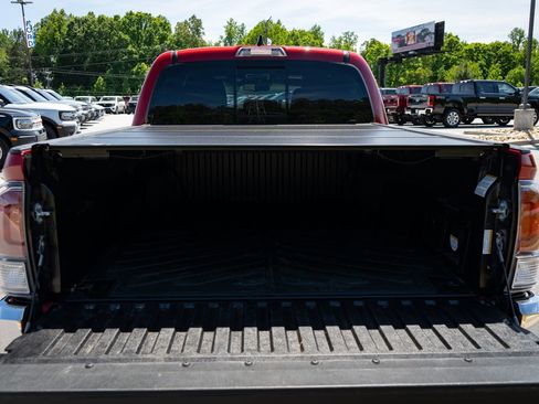 Used 2021 Toyota Tacoma TRD Off-Road AWD/4WD image 9