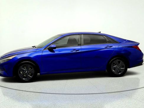 Used 2022 Hyundai Elantra SEL w/ Convenience Package FWD image 8