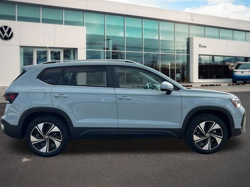 New 2026 Volkswagen Taos SE image 4