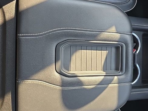 Used 2021 Chevrolet Tahoe Premier w/ Premium Package image 38