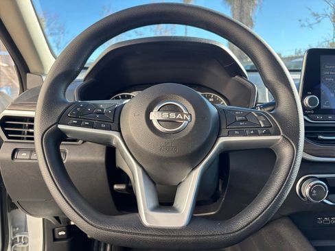 Used 2025 Nissan Altima 2.5 SV image 28