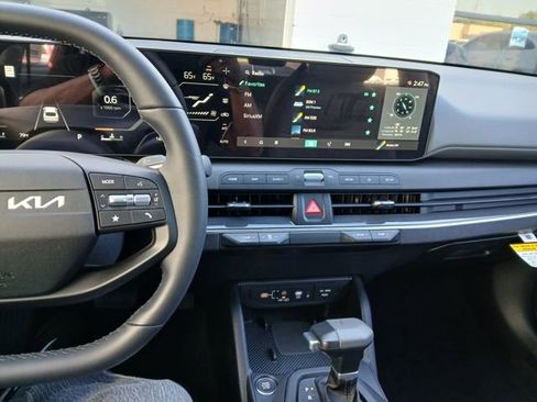 New 2025 Kia K4 EX image 24