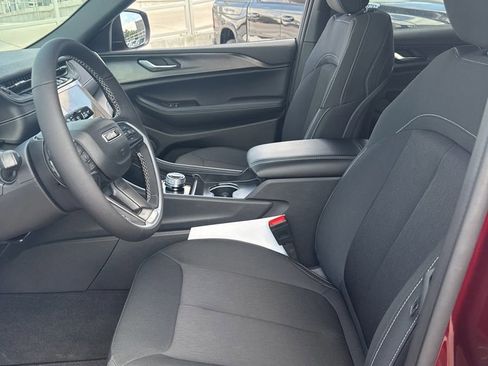 New 2025 Jeep Grand Cherokee Laredo X w/ Luxury Tech Group I image 11