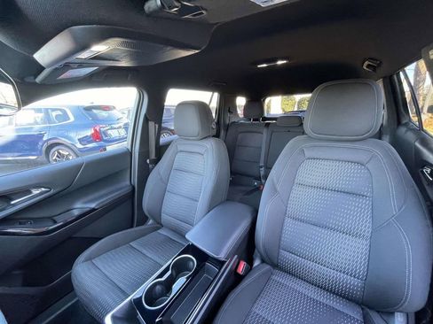 Used 2025 Chevrolet Equinox LT image 32