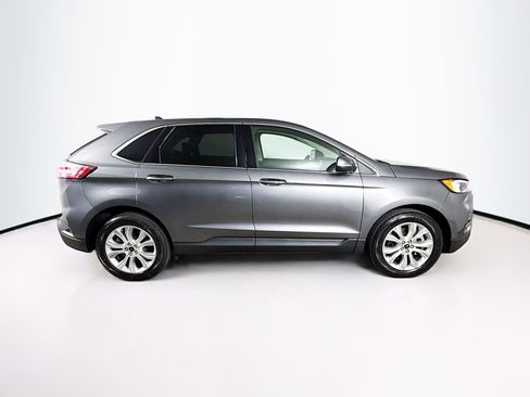 Used 2023 Ford Edge Titanium image 2