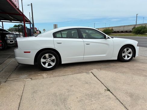Used 2013 Dodge Charger SE RWD image 20