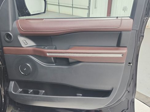 Used 2024 Ford Expedition Limited AWD/4WD image 41