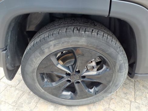 Used 2020 Jeep Compass Latitude image 18