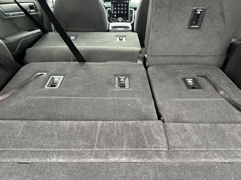 Used 2025 GMC Acadia Elevation image 17