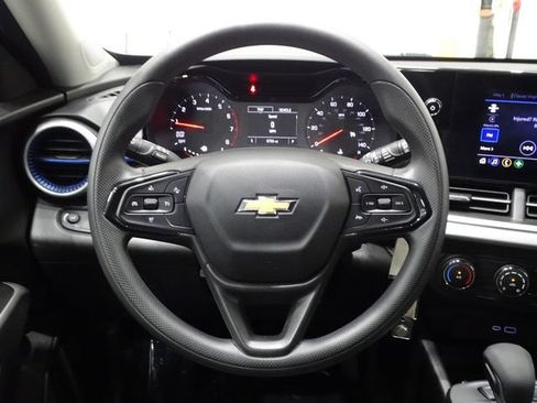 Used 2024 Chevrolet Trax LS FWD image 20