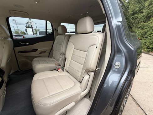 Used 2022 GMC Acadia Denali w/ Denali Technology Package image 25