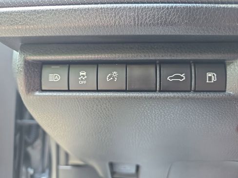 Used 2025 Toyota Camry SE w/ Convenience Package FWD image 20