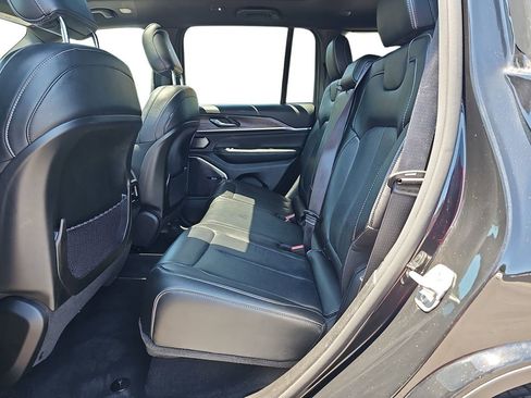 Used 2022 Jeep Grand Cherokee Overland AWD/4WD image 14