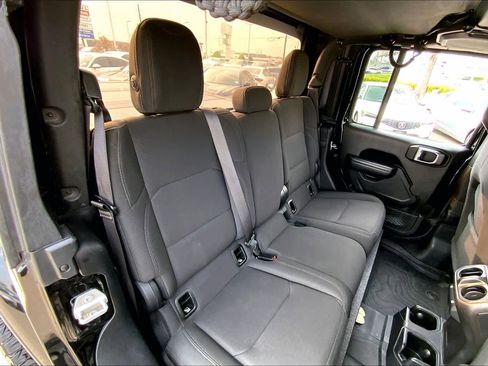 Used 2021 Jeep Gladiator Sport image 18