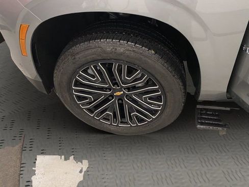 New 2026 Chevrolet Suburban High Country image 30