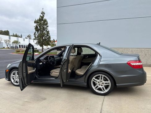Used 2011 Mercedes-Benz E 550 Sedan image 22
