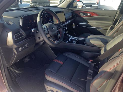 New 2026 Chevrolet Traverse RS w/ LPO, Floor Liner Package image 33