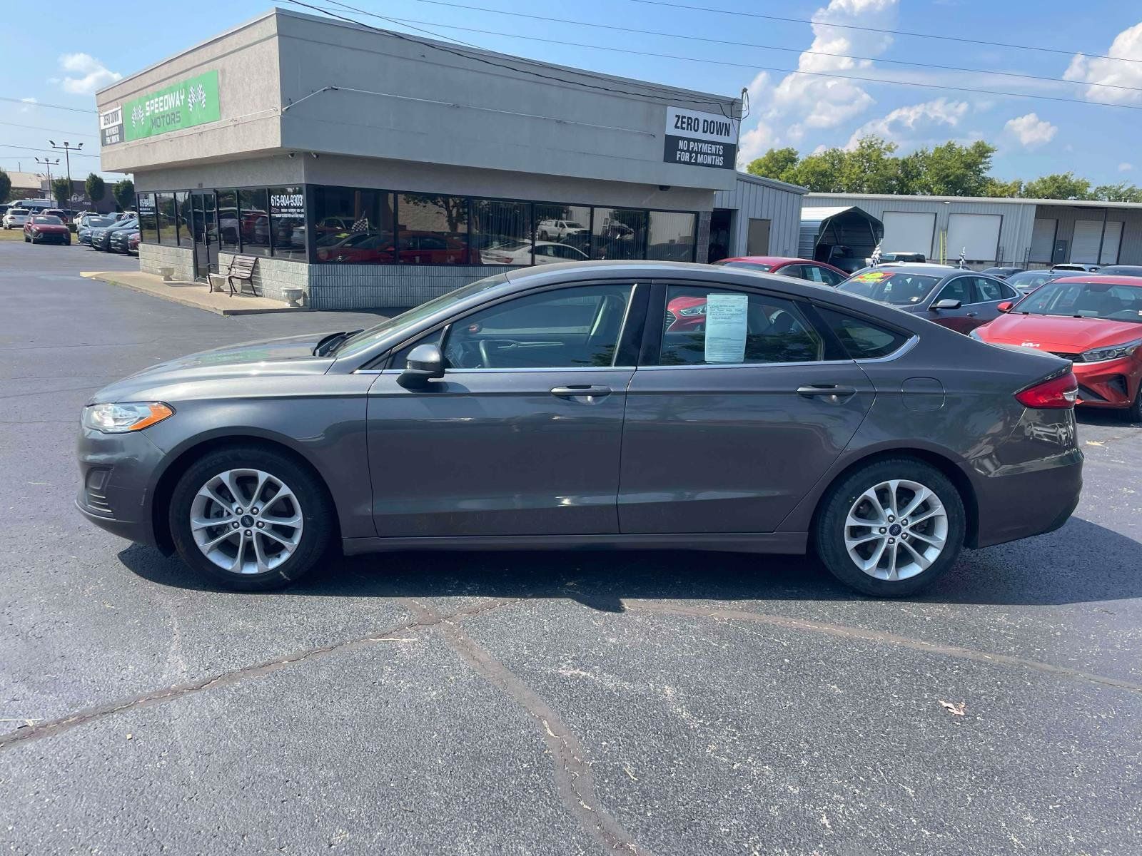 Used 2020 Ford Fusion SE FWD image 4