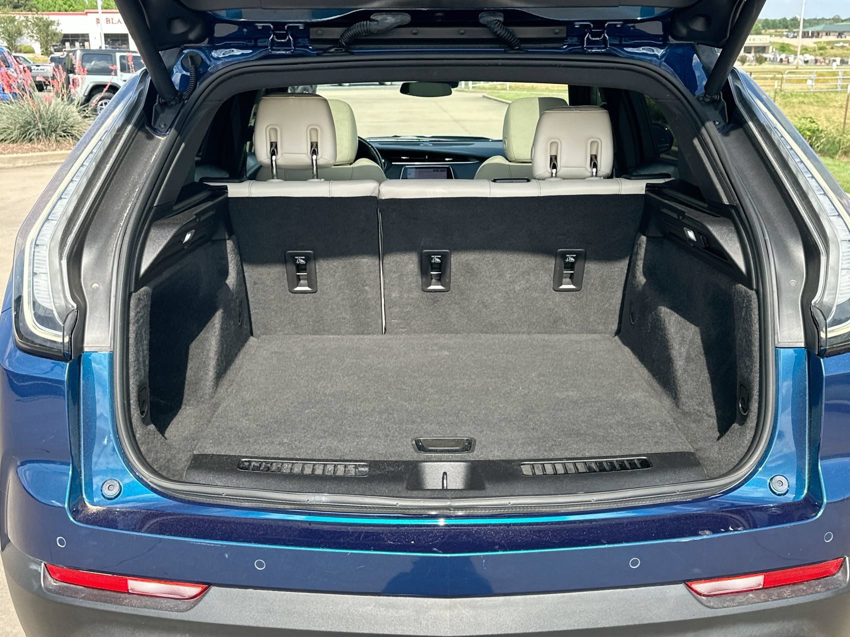Used 2019 Cadillac XT4 Sport w/ Cold Weather Package FWD image 25