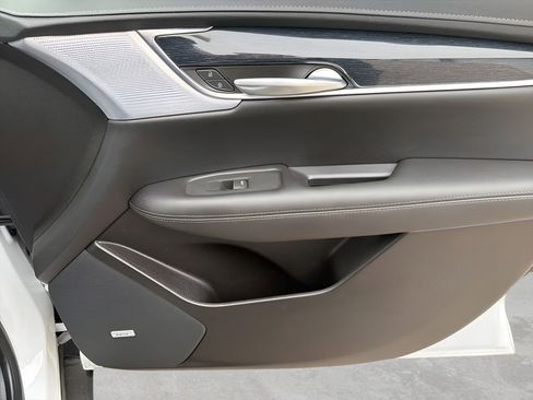 Used 2024 Cadillac XT5 Premium Luxury image 10