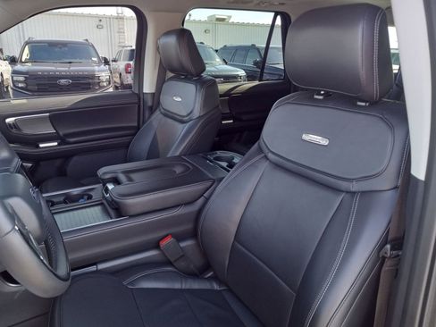 Used 2025 Ford Expedition Max Platinum w/ Driver's Package AWD/4WD image 14