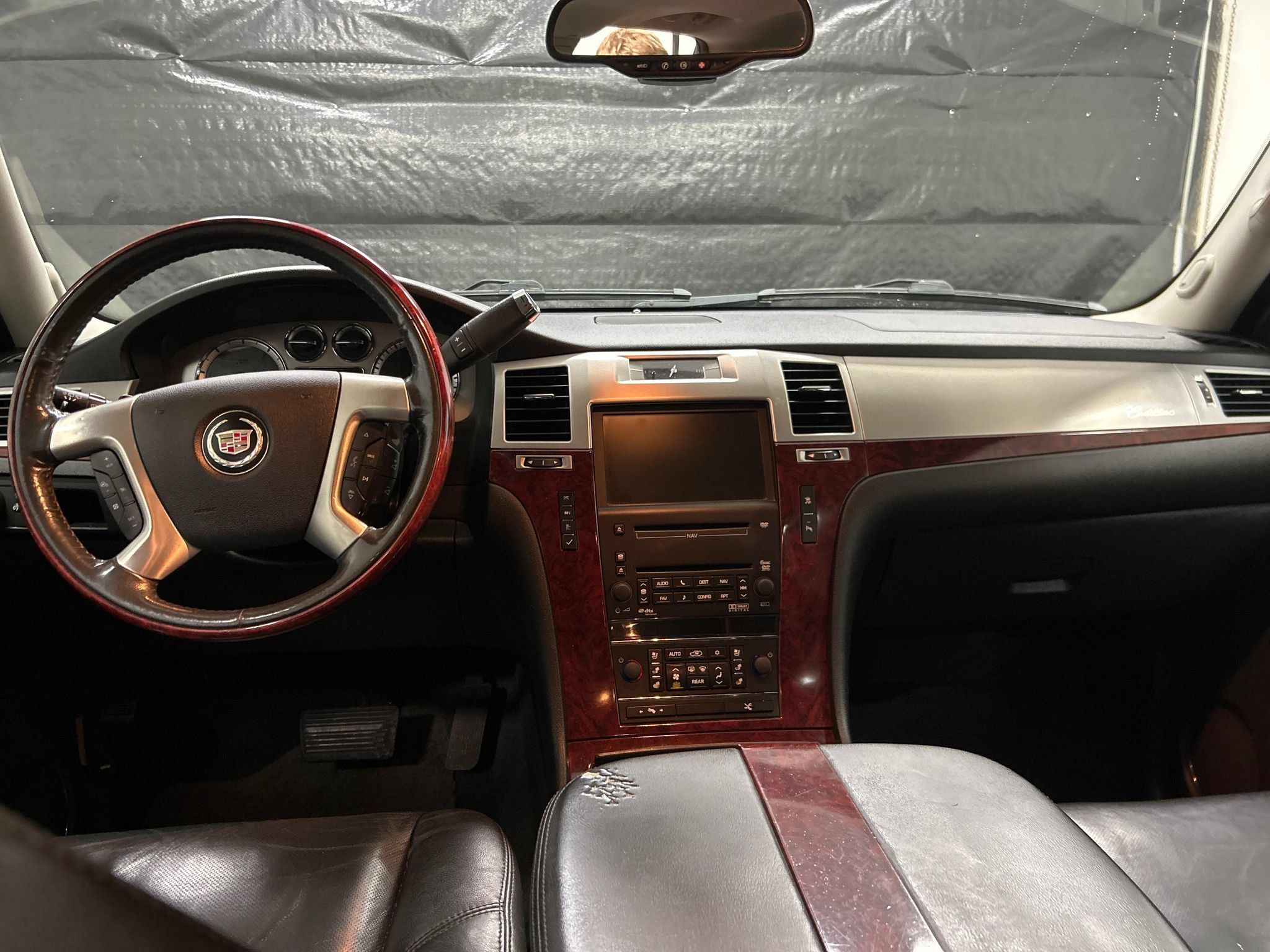 Used 2010 Cadillac Escalade ESV Premium AWD/4WD image 11