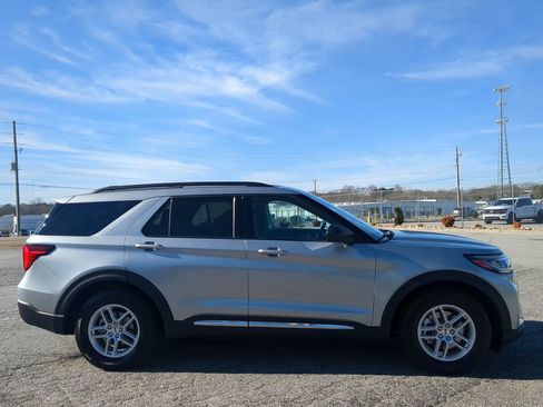 Certified 2025 Ford Explorer Active w/ Active Comfort Package image 2