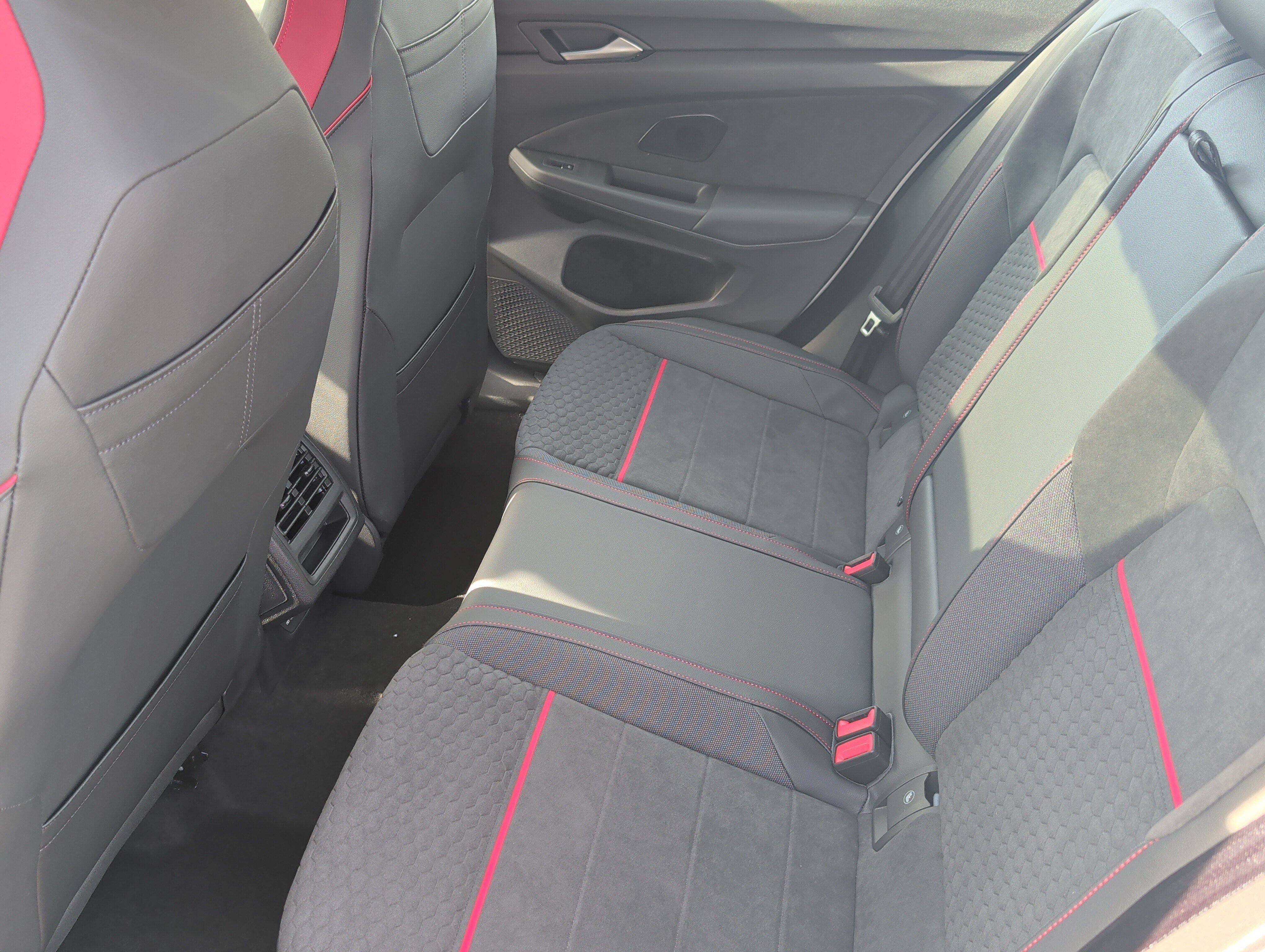 New 2026 Volkswagen GTI SE FWD image 6