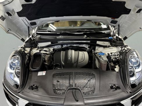 Used 2018 Porsche Macan Sport Edition image 32