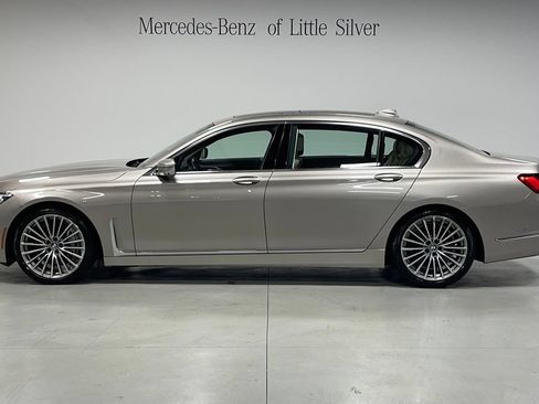 Used 2020 BMW 750i xDrive w/ Executive Package AWD/4WD image 2
