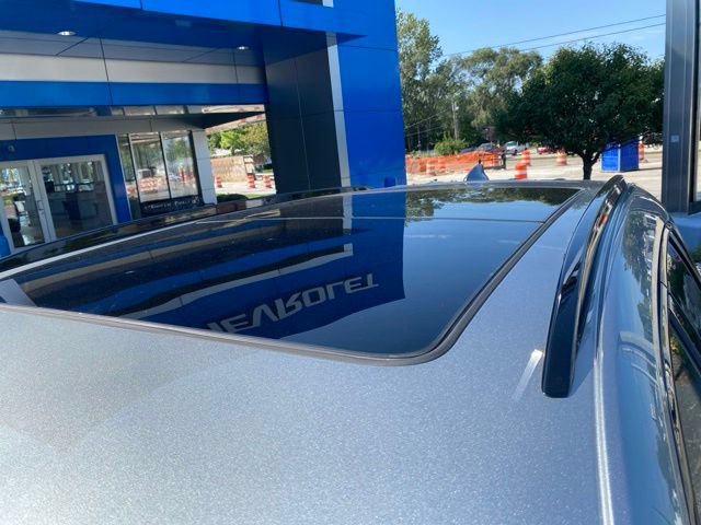 Used 2026 Cadillac XT5 Sportv w/ LPO, Floor Liner Package AWD/4WD image 9