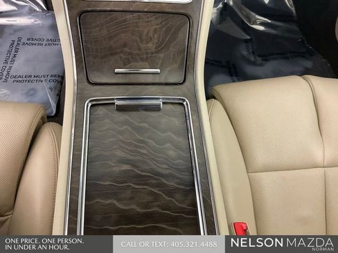 Used 2017 Lincoln Continental Select w/ Technology Package FWD image 36