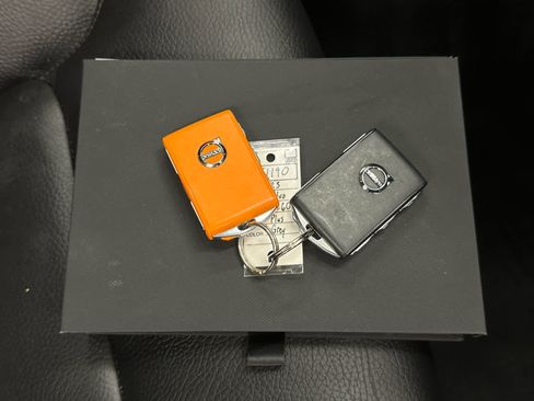 Used 2023 Volvo XC60 B5 Plus image 39