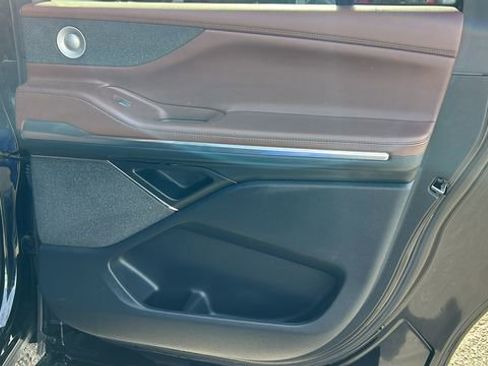 Used 2025 Lincoln Navigator L Reserve image 12