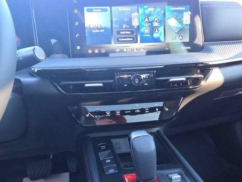 New 2026 Nissan Kicks SR w/ SR Premium Package FWD image 13