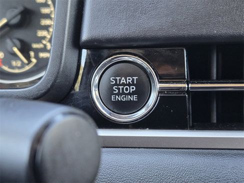 Used 2024 Mitsubishi Outlander SE Black Edition image 23