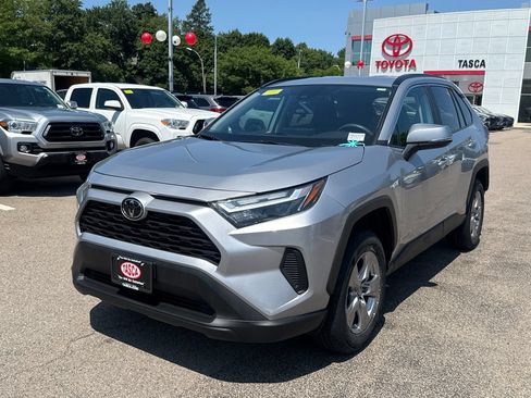Used 2025 Toyota RAV4 XLE AWD/4WD image 3