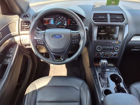 Used 2018 Ford Explorer XLT w/ Equipment Group 202A FWD image 6